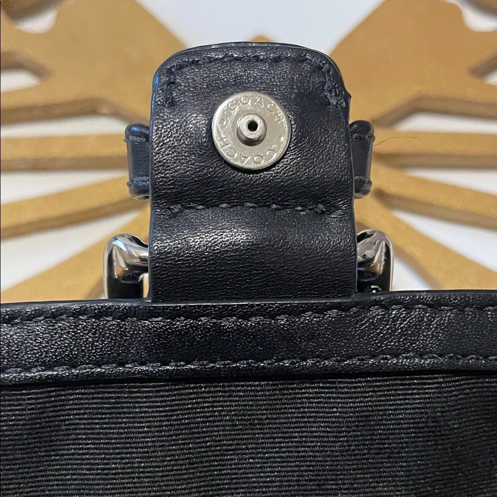 Coach Clutch - Picture 3 of 5